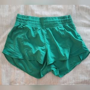 Lululemon Hotty Hot shorts 2.5 inseam size 8